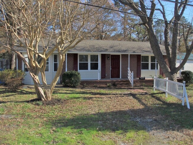 Building Photo - FOR RENT - 3 Bedroom / 1 Bath Ranch in Chesapeake!