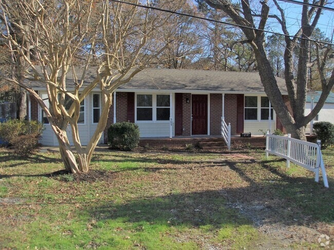 Building Photo - FOR RENT - 3 Bedroom / 1 Bath Ranch in Che... Rental