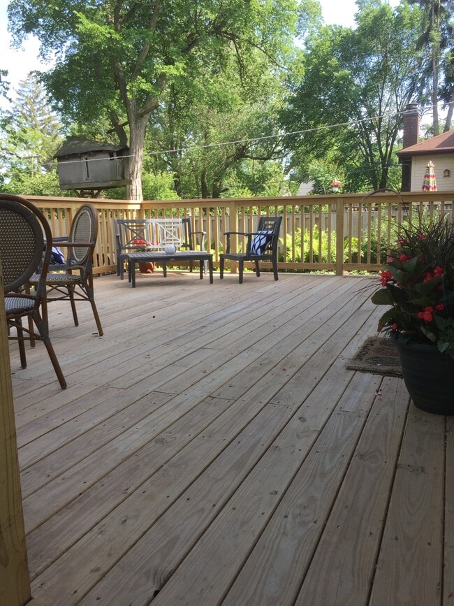 Large deck - 2519 Ashland Ave Unit 2