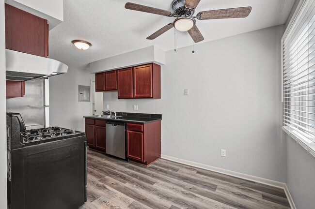 Photo - Rosco Apts-2720 Unit 202