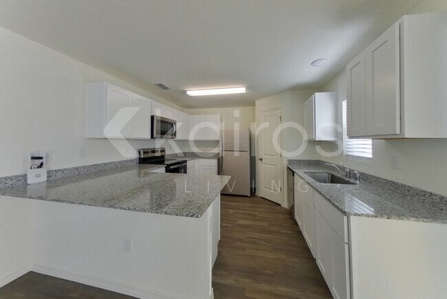 Photo - 1359 Heritage Ave