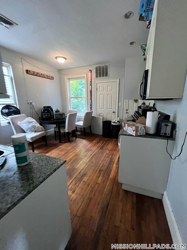 Photo - 731 Parker St Unit 3