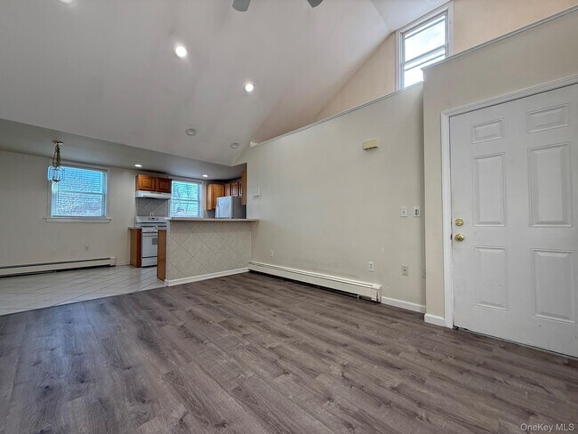51 Schneider Ave Unit 2A