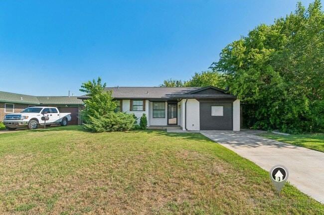 Building Photo - Charming 3 Bedroom Home +BONUS Room with Spacious Backyard