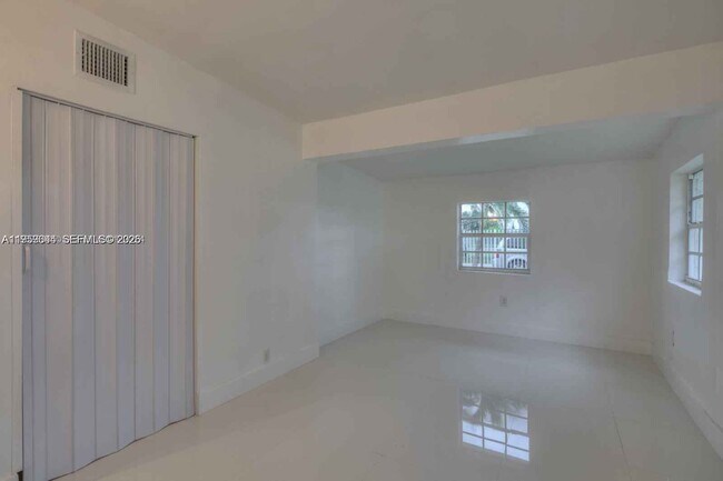 Photo - 2260 Service Rd