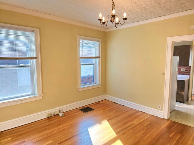 Building Photo - 7046 Forsyth Blvd Unit 1W Rental