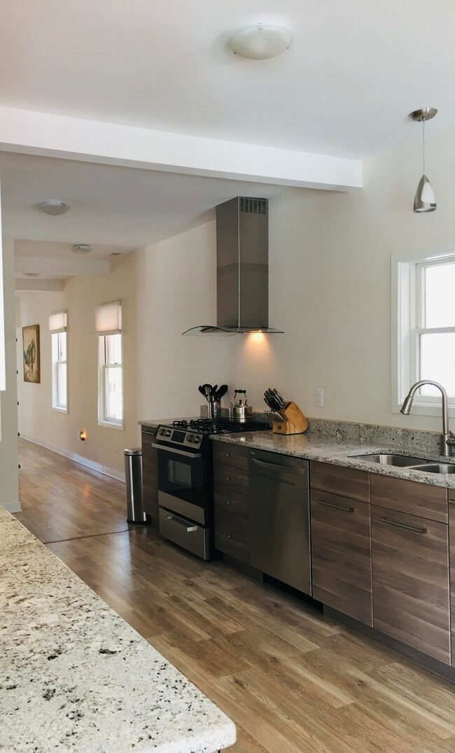 Photo - 330 S Main St