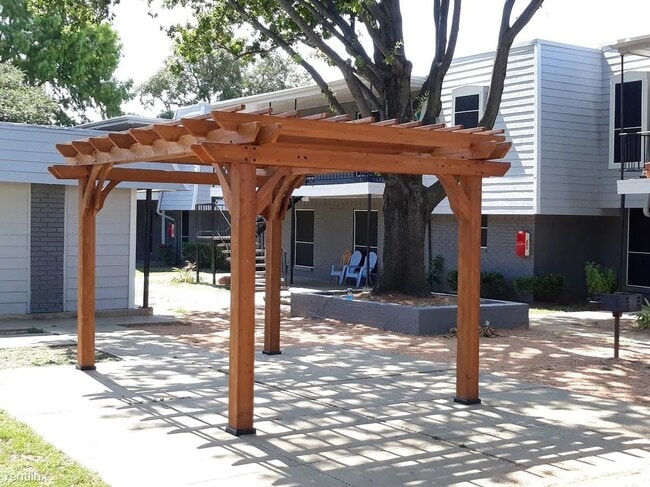 Photo - 1 br, 1 bath Condo - 2730 Fyke RD Flat  1 ...