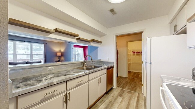 Photo - 1265 Millbrook Trail