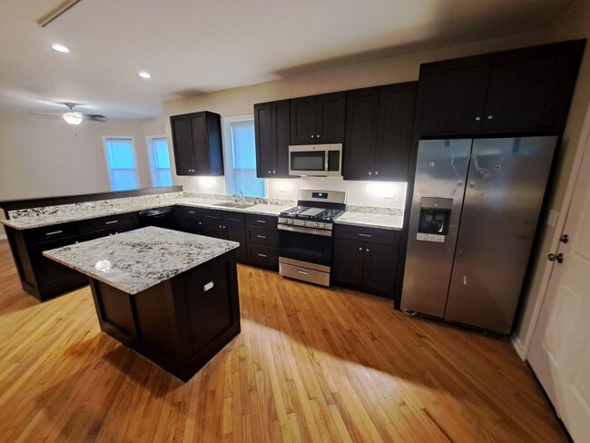 Photo - 1534 E Marquette Rd Unit 1E