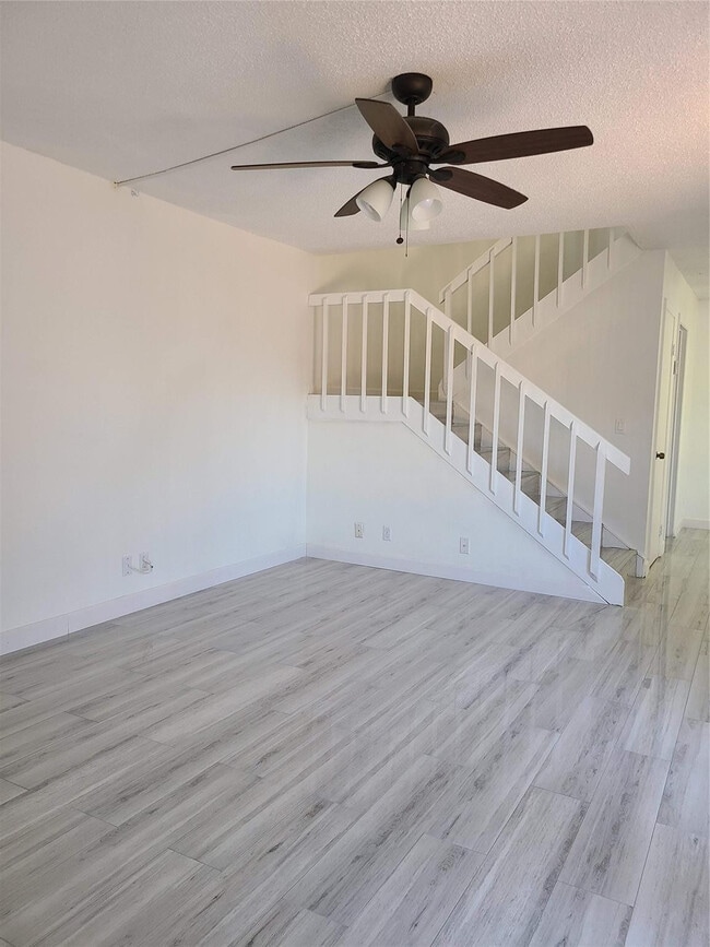 Photo - 912 Springdale Cir