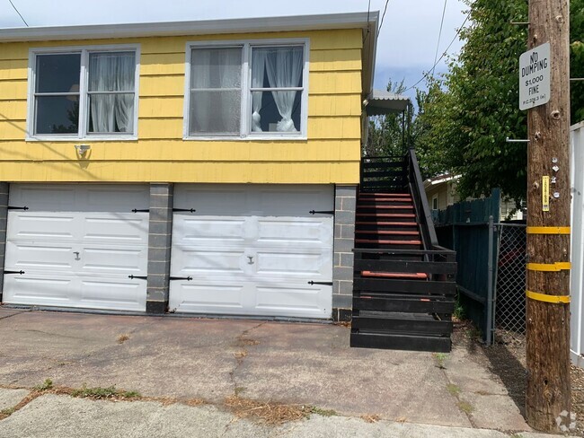 Building Photo - 1716 Marin St Unit 1716 Marin Street Apt#B