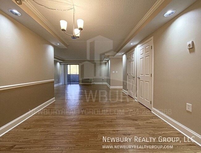 Photo - 530 N Main St