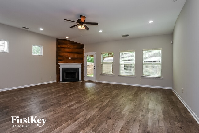 Photo - 180 Renford Rd