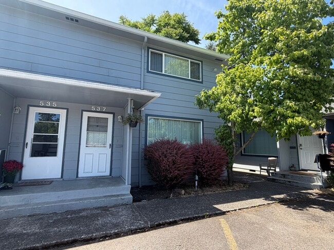 Building Photo - Update 2 Bedroom with Fenced Yard and Water/ Swear & Garbage Paid!