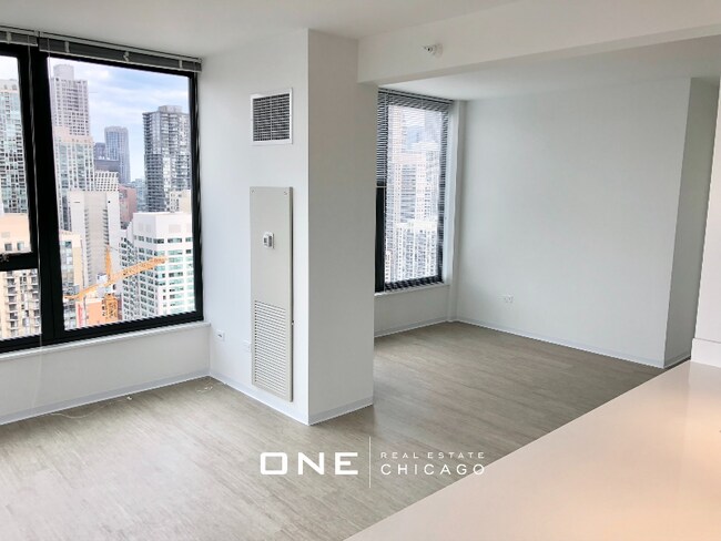 156 W Superior St Unit 3