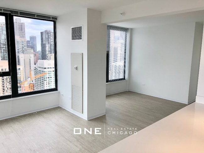 Photo - 156 W Superior St Unidad 3