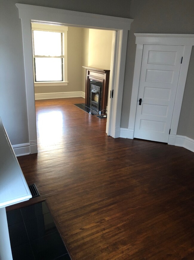 Photo - 320 E Whitter St