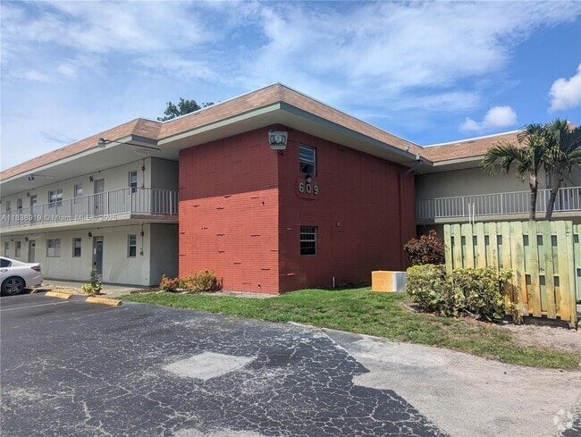 Building Photo - 609 S State Rd 7 Unit 2E Rental