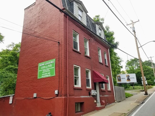 Photo - Spacious 1 Bedroom Apartment in South Oakland! Call Today to Schedule an Appointment! Unidad 77#3