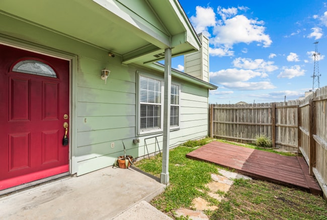 Photo - Townhouse for Rent – 2 Bed / 1 Bath