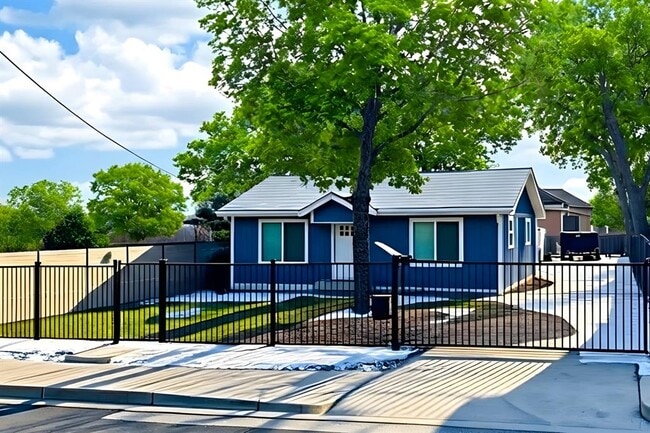 Photo - 6915 Providence Ave