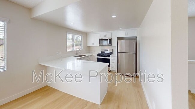 Building Photo - 917 C Ave Rental