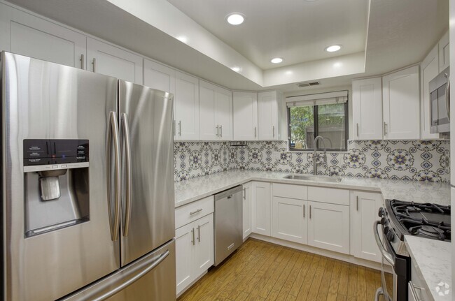 Building Photo - 1833 11th St Rental