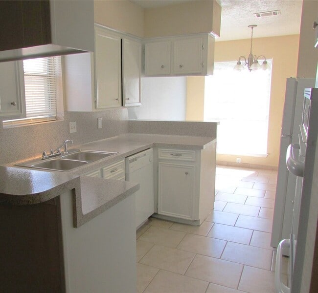 Photo - 1611 Chippawa Ln