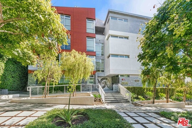 Building Photo - 1232 Kings Rd Unit 206 Rental