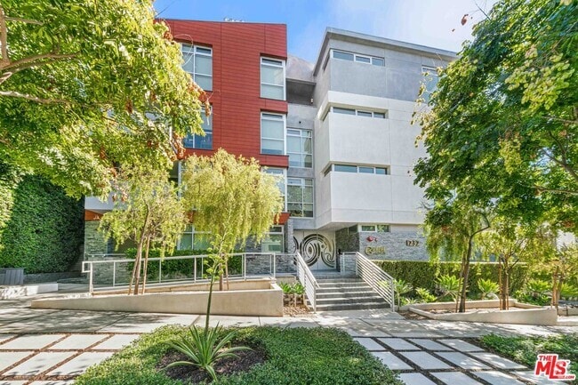 Building Photo - 1232 Kings Rd Unit 206 Rental