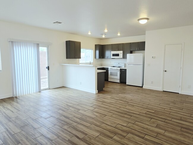 Photo - 1928 Salvation St