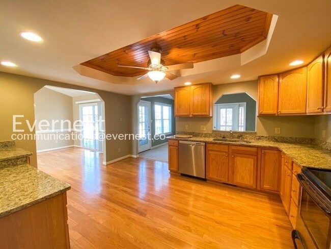 Photo - 103 Winchester Ln