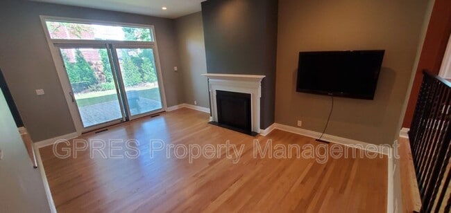 Photo - 1404 Barnsdale St