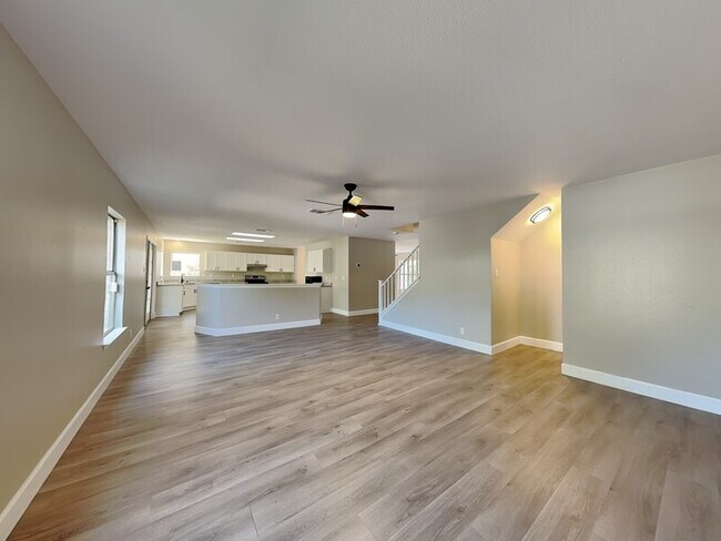 Photo - 8011 Manderly Pl