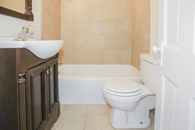 Photo - 2254 N Southport Ave Unit 2254-2