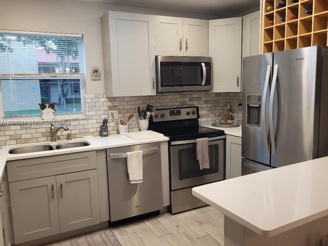 Building Photo - 136 Lake Dora Dr Unit 136