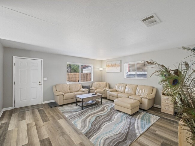 1237 Lenrey Ave