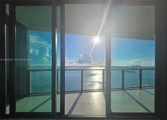 Photo - 460 NE 28th St Unidad 2407