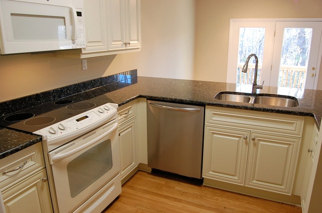 New kitchen - 2667 Chancer Dr