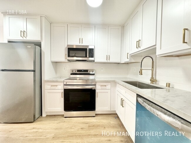 Photo - 5111 Harold Way Unidad 302