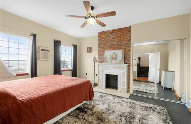 Photo - 310 Marsonia St