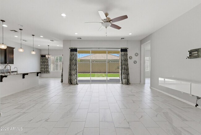 1083 E Holland Park Dr