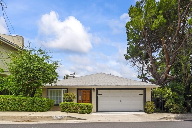 Building Photo - 11621 Sunshine Terrace Rental
