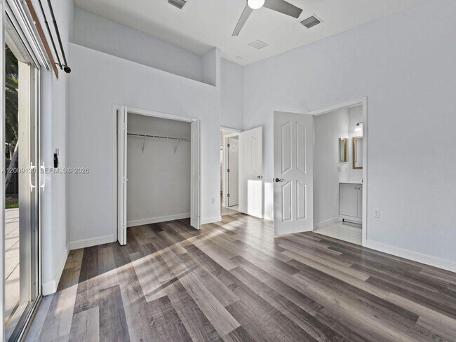 Photo - 704 SE 14th Pl