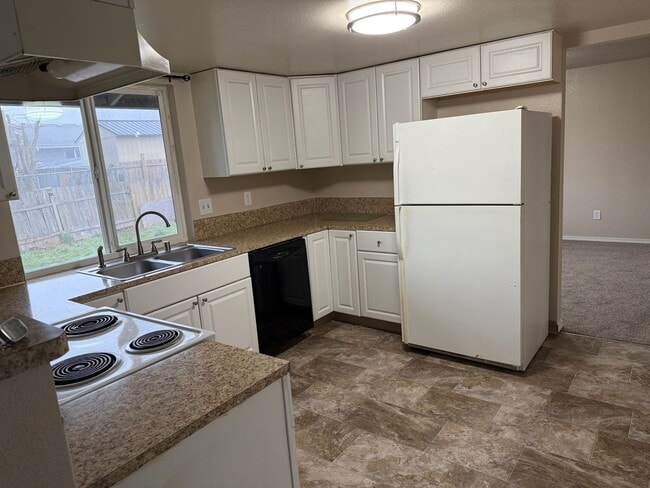 Photo - Recently remodeled Spanaway 3bd/1.75ba rambler available now!