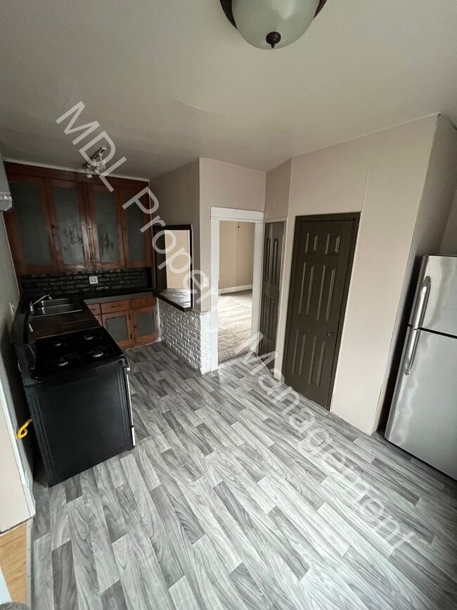 Building Photo - 3 Bedroom Home Available Now!