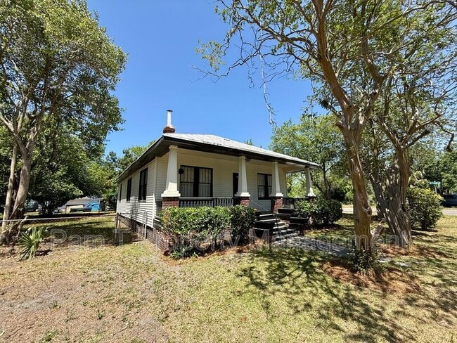 Photo - 101 Forrest Ave