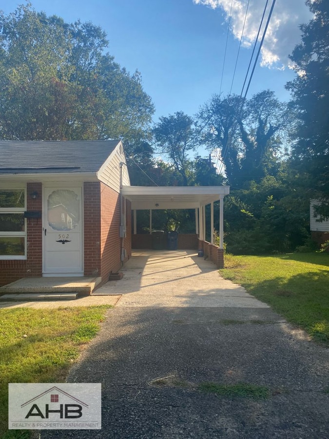 Photo - 502 Doggett Dr