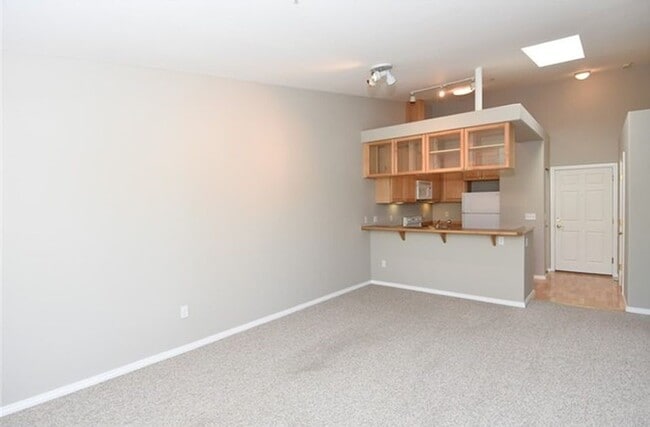 Photo - Top Floor 2bed/1.25bath Condo w/Secure Parking Unidad 501
